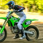 Kawasaki lanzó la KX 250 con mejoras en potencia, control de tracción y suspensiones