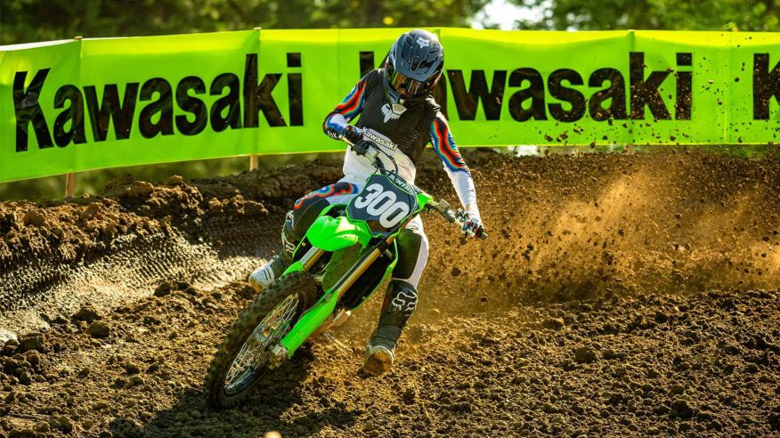 Kawasaki lanzó la KX 250 con mejoras en potencia, control de tracción y suspensiones
