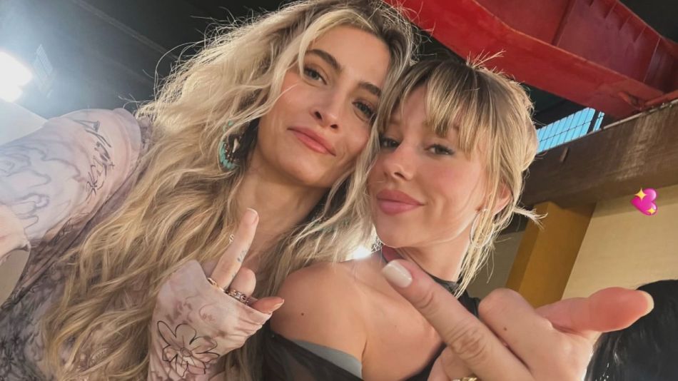 Paris Jackson y Ester Expósito