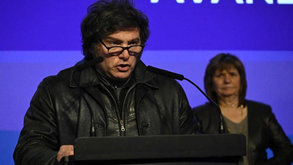 #RenunciaMilei: las redes no le dan tregua ni en el fin de semana al Gobierno