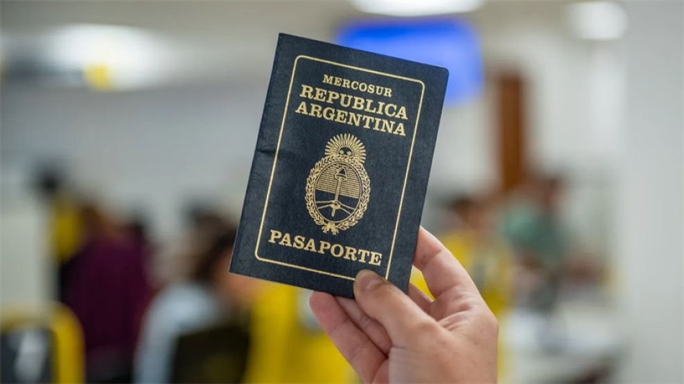 Pasaportes fallados: en el aeropuerto de Rosario se pueden revisar y reponer en el día - Image 1