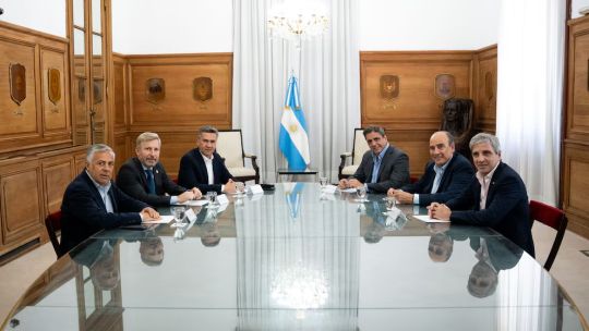 Zdero, primer gobernador del NEA en sumarse a la mesa federal convocada por el Gobierno El mandatario chaqueño participó en Casa Rosada del encuentro inaugural junto a sus pares de Mendoza y Entre Ríos.