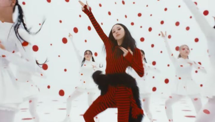 Chaeyoung, del grupo de K-Pop TWICE, debutó como solista con "Lil Fantasy vol. 1" y el video de "Shoot (Firecracker)"