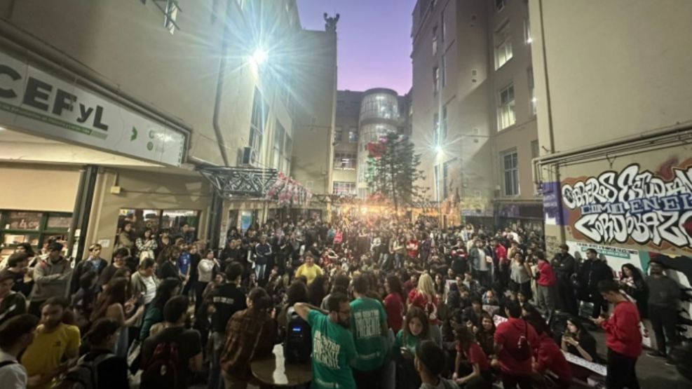 Toma en Filosofía y Letras