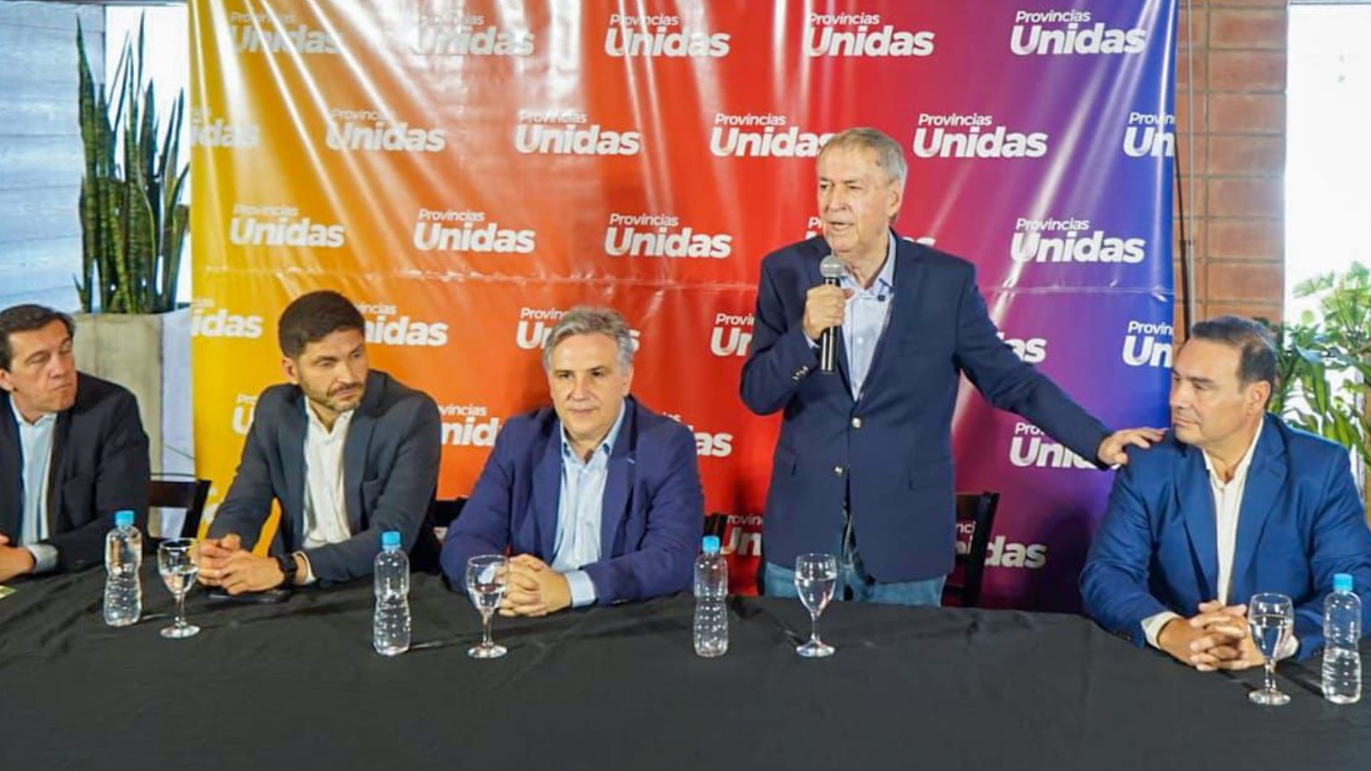 Schiaretti junto a los gobernadores de Provincias Unidas