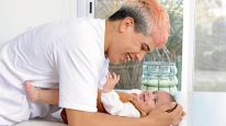 Thiago Medina y su hija