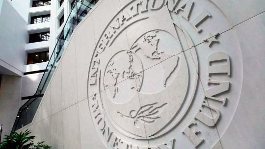 Se reaviva el debate por ‘súper-IVA’ en medio de la turbulencia cambiaria