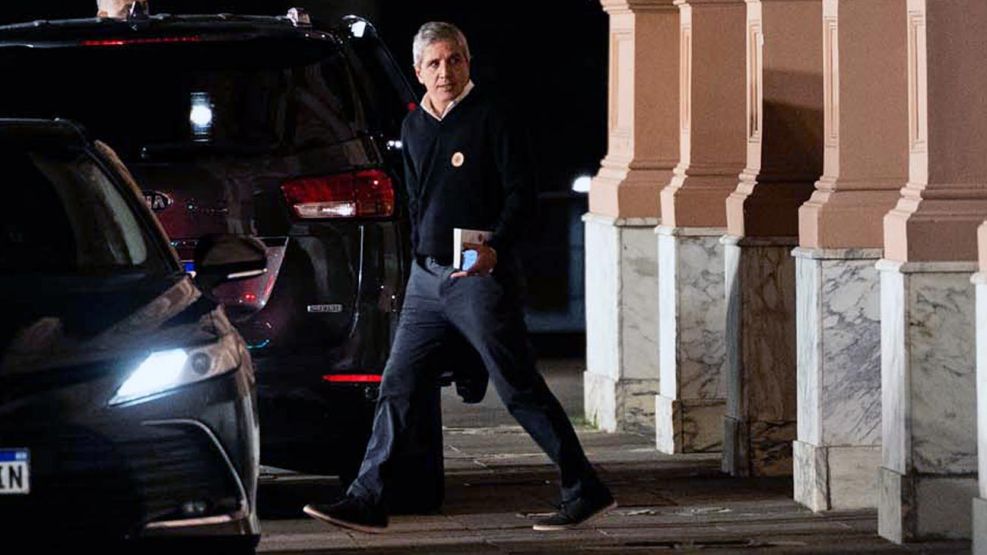 140925_luis_toto_caputo_rosada_bloomberg_g