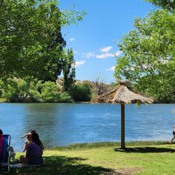 Se busca posicionar a Bajada del Agrio como un destino emergente en la pesca deportiva. Abrir camino a oportunidades laborales para guías, emprendedores turísticos, gastronómicos y, al mismo tiempo, consolidar un sentido de pertenencia en la comunidad local.