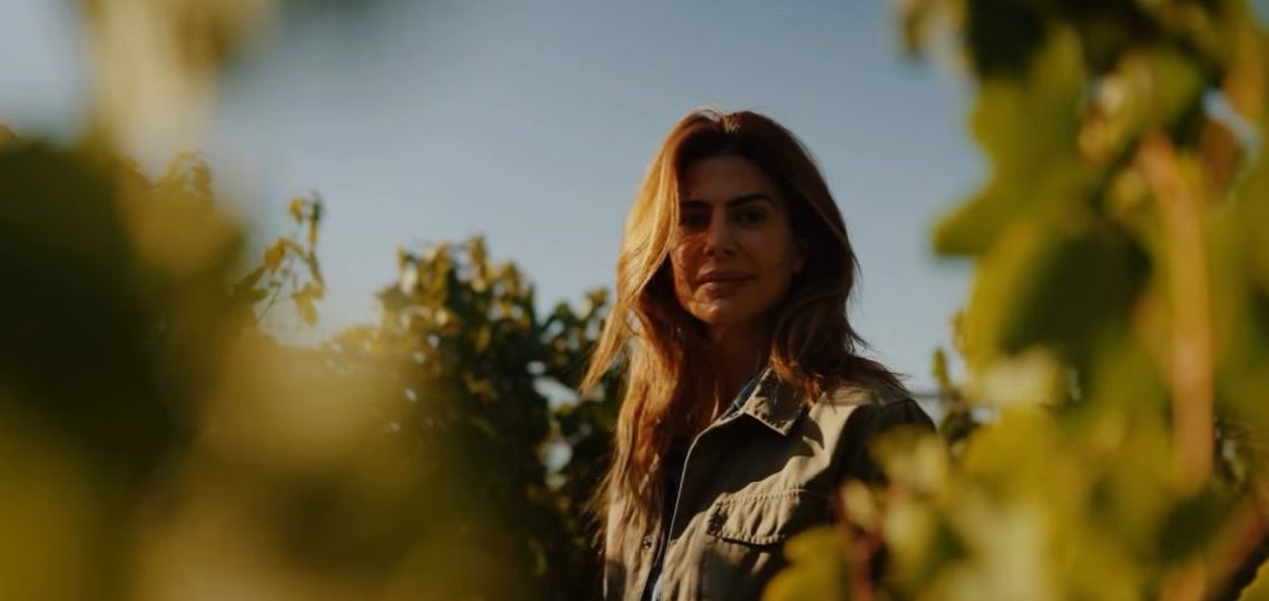 Juliana Awada tiene la chaqueta ideal para el cambio de estación que elevará cualquier look