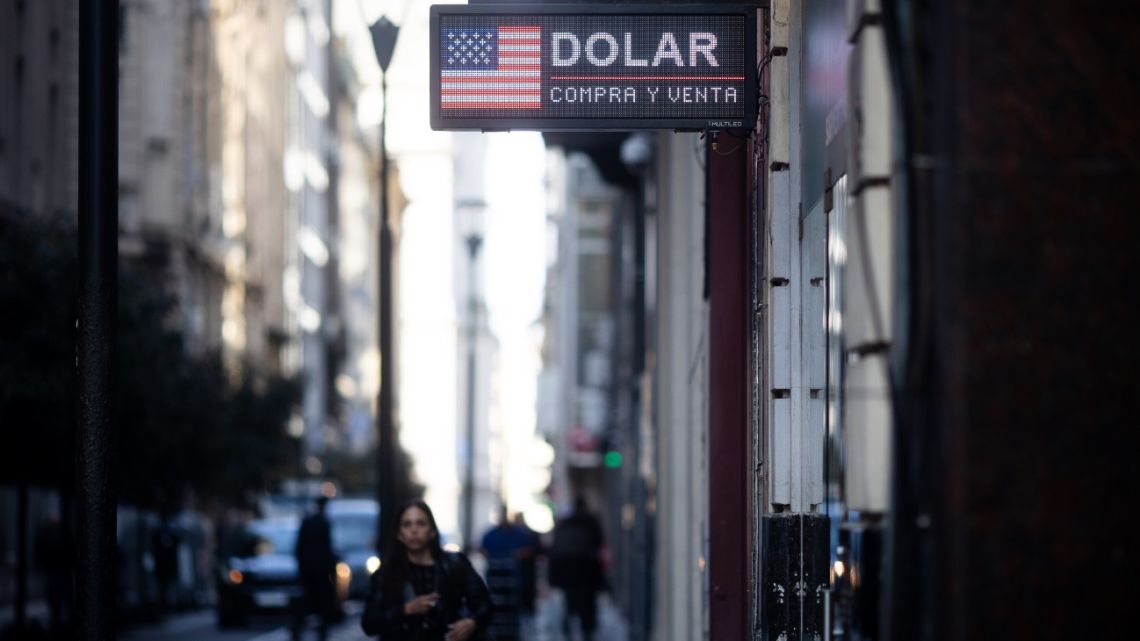 A currency exchange house in the financial district of Buenos Aires.  Photographer: 