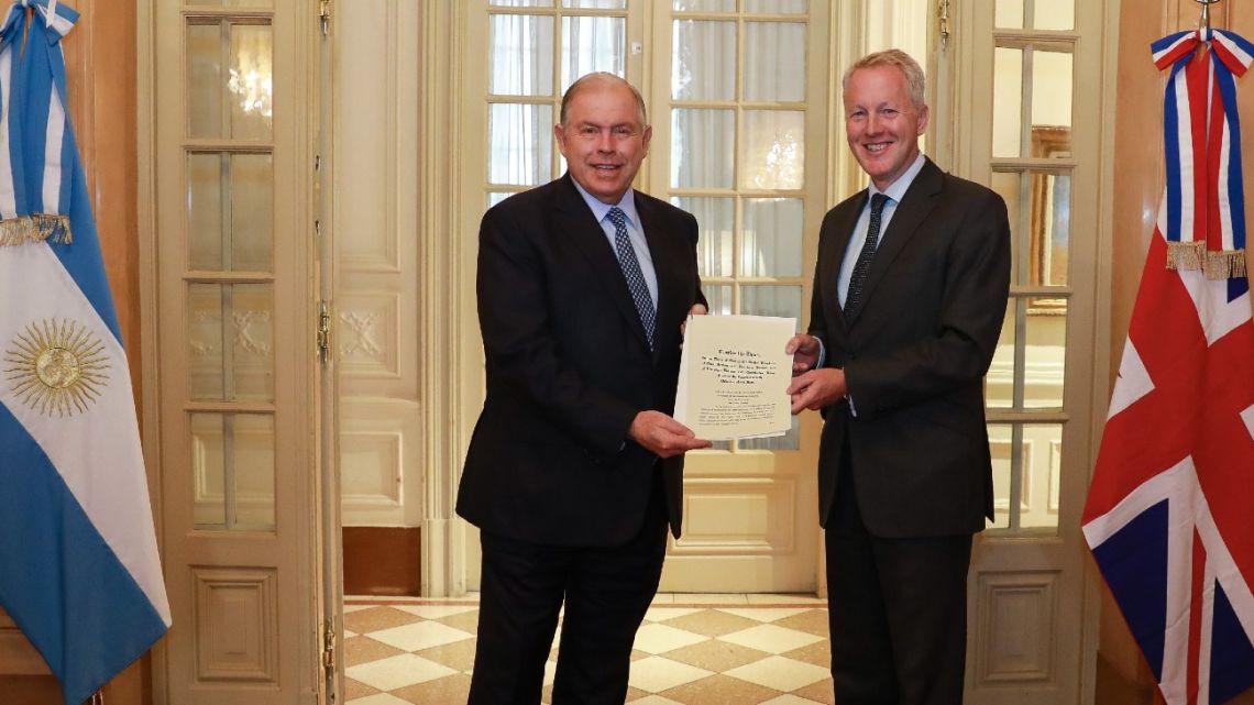 New UK ambassador in Argentina presents credentials, begins posting