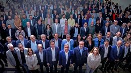 Llaryora junto a intendenes del interior