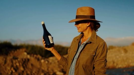 Awada lanza su propia marca de vino: Juliana Malbec