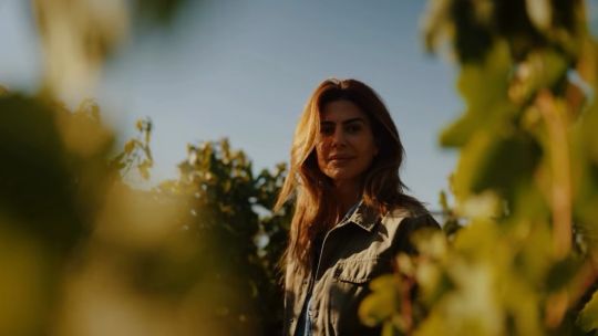 Juliana Awada tiene la chaqueta ideal para el cambio de estación que elevará cualquier look