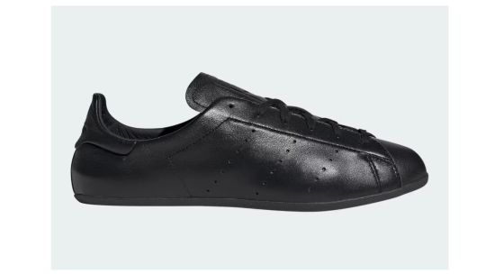 Adidas lanza mocasines con la comodidad de zapatillas y son ideales para el cambio de estación