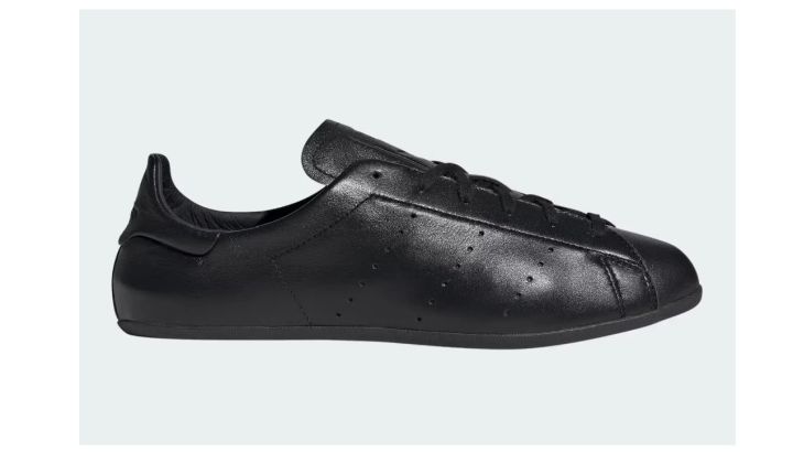 Adidas lanza mocasines con la comodidad de zapatillas y son ideales para el cambio de estación
