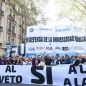 Festejos en la marcha afuera del Congreso luego del rechazo a los vetos presidenciales