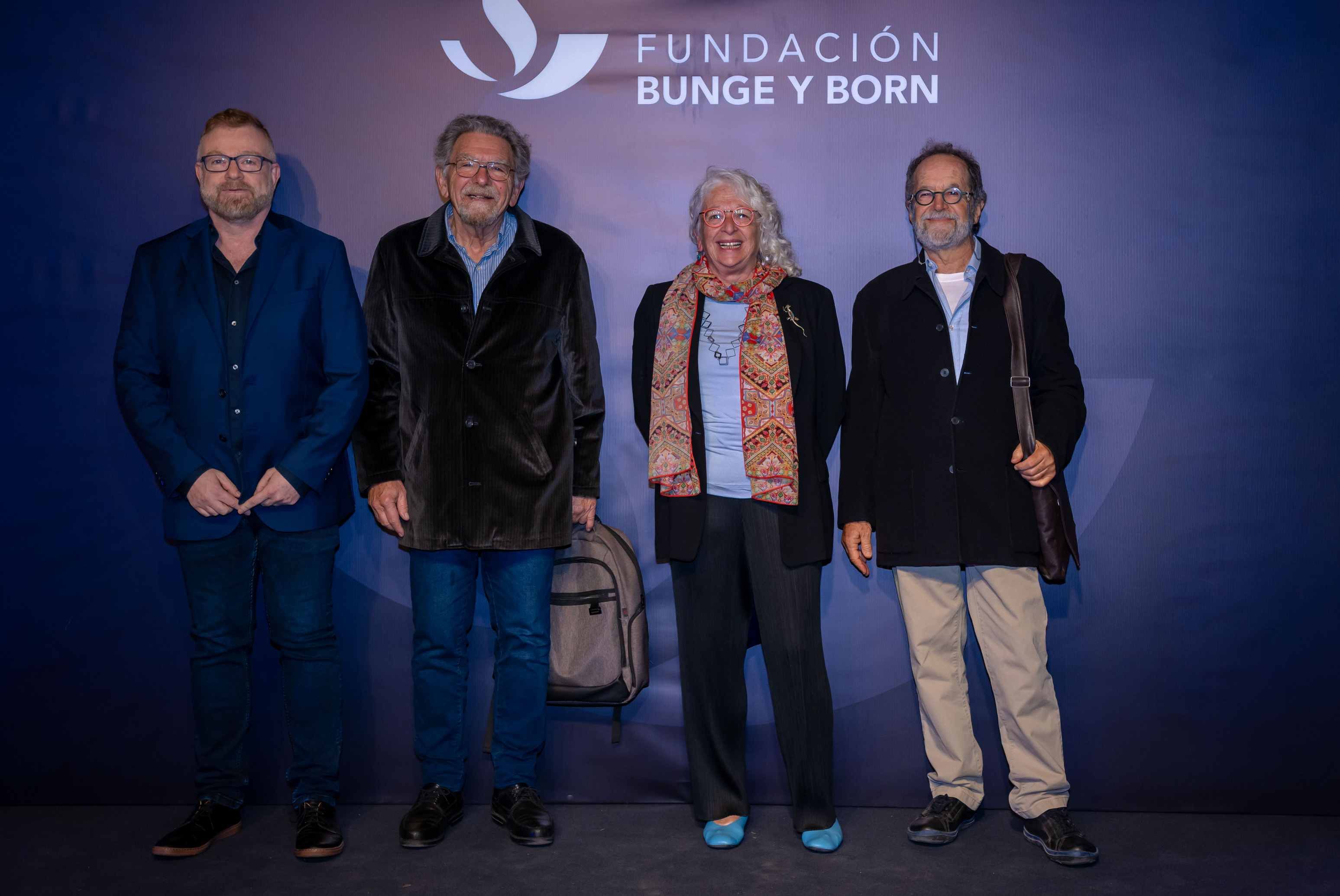 (De izq. a der.) Gabriel Rabinovich, Osvaldo Uchitel, Sara Bilnes y otro científico.