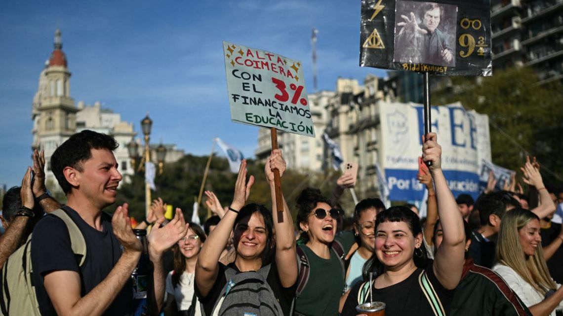 Protesters cheer Milei veto defeat at Marcha Federal for universities, paediatric care
