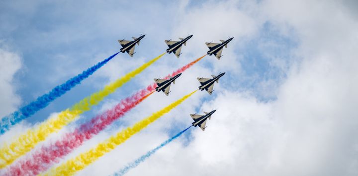 Aeronaves durante una vista previa de las actividades de la jornada de puertas abiertas de aviación 2025 de la Fuerza Aérea del Ejército Popular de Liberación de China y el Salón Aeronáutico de Changchun, en Changchun, en la provincia de Jilin, en el noreste de China.