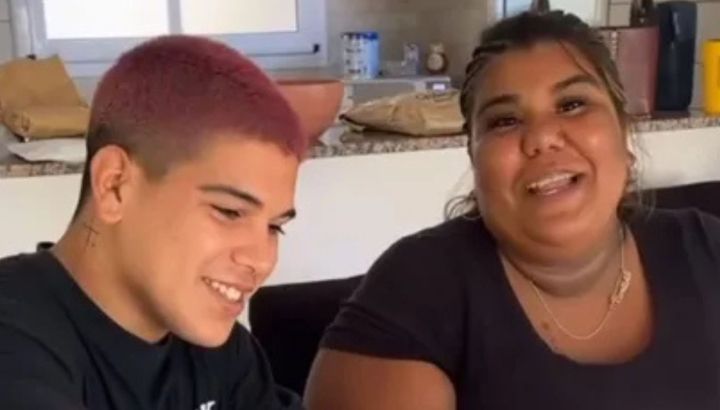 La sorpresa y emoción de Camila, la hermana de Thiago Medina, al recibir una millonaria donación en vivo