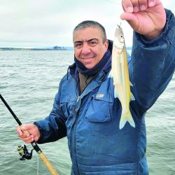 Dos pesqueros que sobresalen todo el año en la provincia y que nos permiten combinar la actividad piscatoria con la familia. 