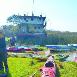 Sólo se puede cruzar el Paraná si el tiempo acompaña. Y un lugar ideal para hacerlo es frente al boyado del arroyo Capitancito. 
