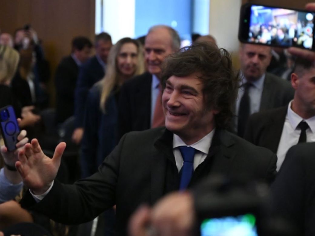 Javier Milei acus� a Juan Schiaretti de proponer una "locura gastoman�aca" y llevar el IVA al 42% | Perfil