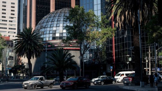 Tariffs Hit Mexican Peso As US Risks Shield Other EM Currencies