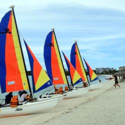 Imagen de veleros en una playa, en Cayo Santa María, en la provincia Villa Clara, Cuba. | Foto:Xinhua/Joaquín Hernández