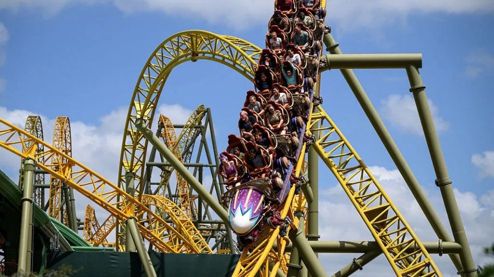 La tragedia ocurrió en una montaña rusa en un parque de Universal Orlando Resort. 