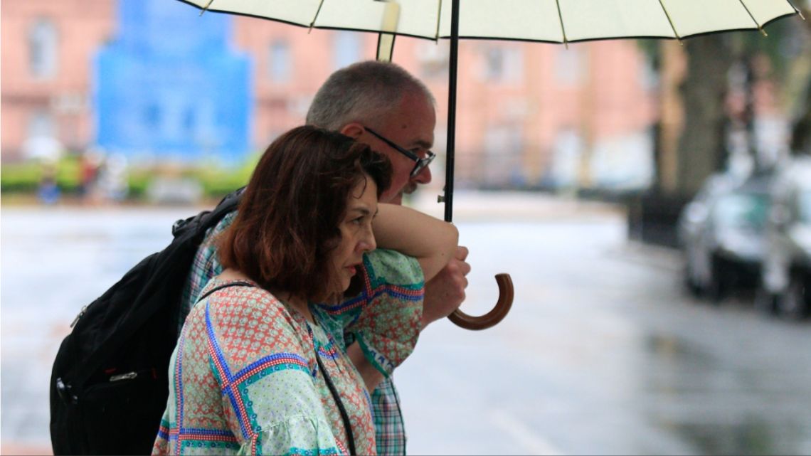 Martes con alerta de lluvia en CABA y alrededores: cuál es la máxima este 4 de noviembre