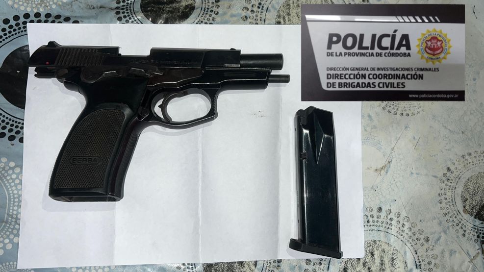 La Policía provincial allanó el lugar. Hay tres detenidos.