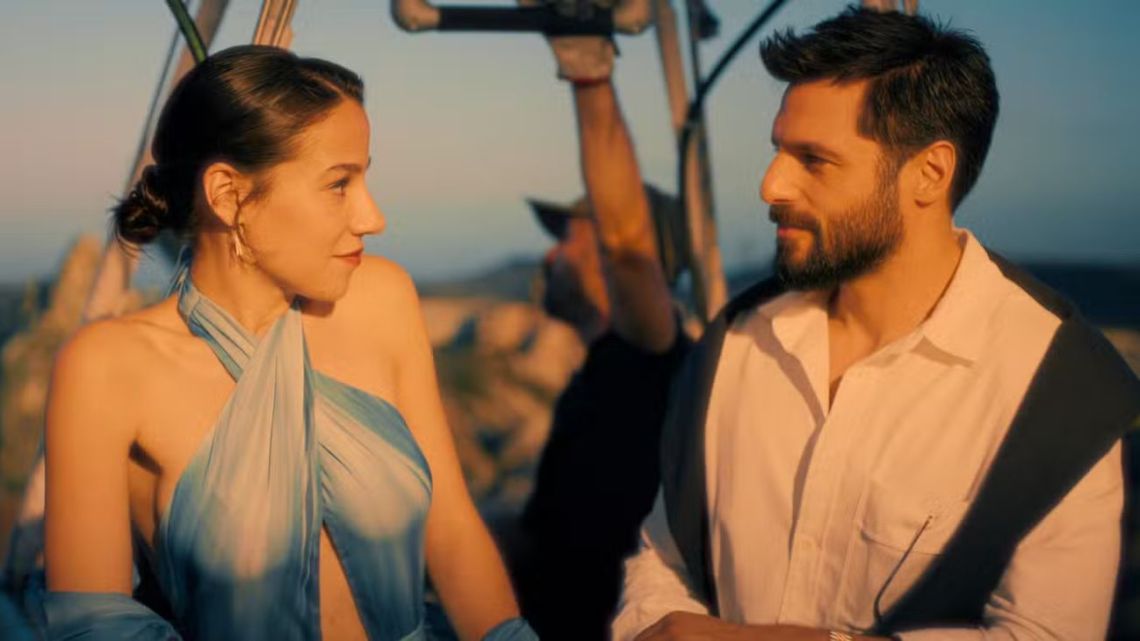 Netflix estrenó una película de estilo novela turca que es furor ...