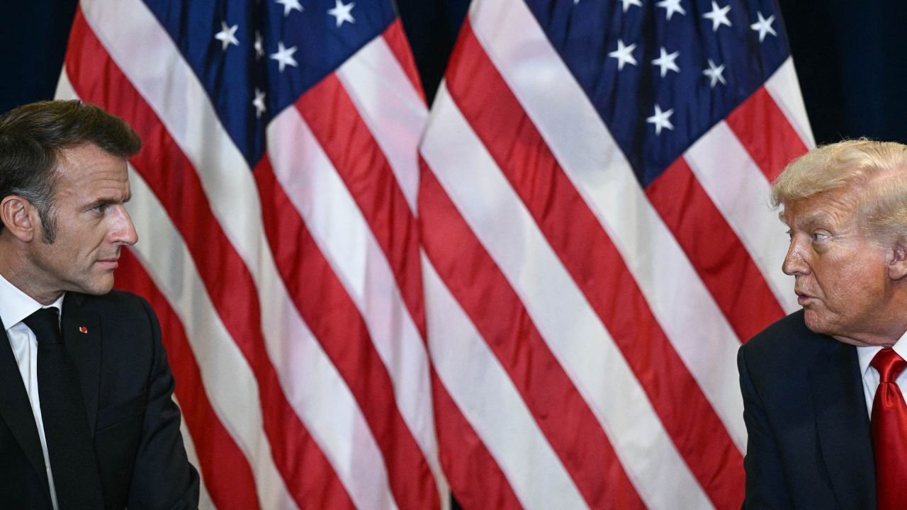 El presidente de Estados Unidos, Donald Trump, se reúne con el presidente de Francia, Emmanuel Macron, en el marco de la Asamblea General de las Naciones Unidas en Nueva York. | Foto:BRENDAN SMIALOWSKI / AFP