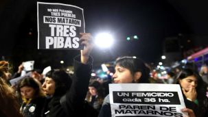 Marcha en plaza Flores por las tres chicas asesinadas 20250924