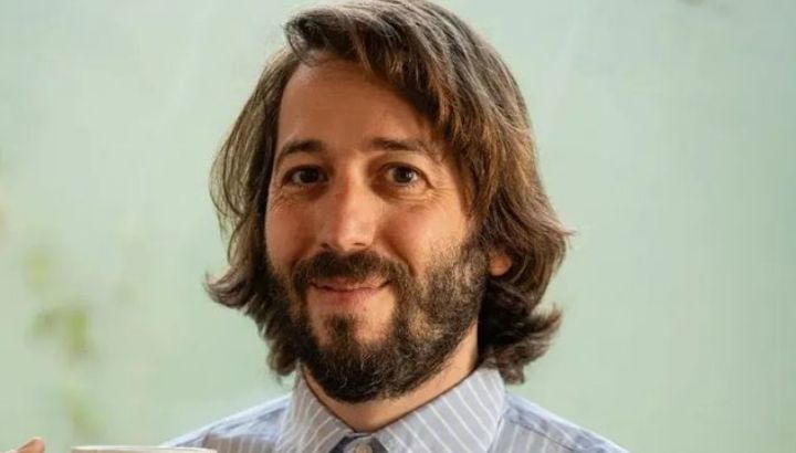 Así es el local gastronómico de Martín Piroyansky: ofrece café y sándwiches de miga poco comunes