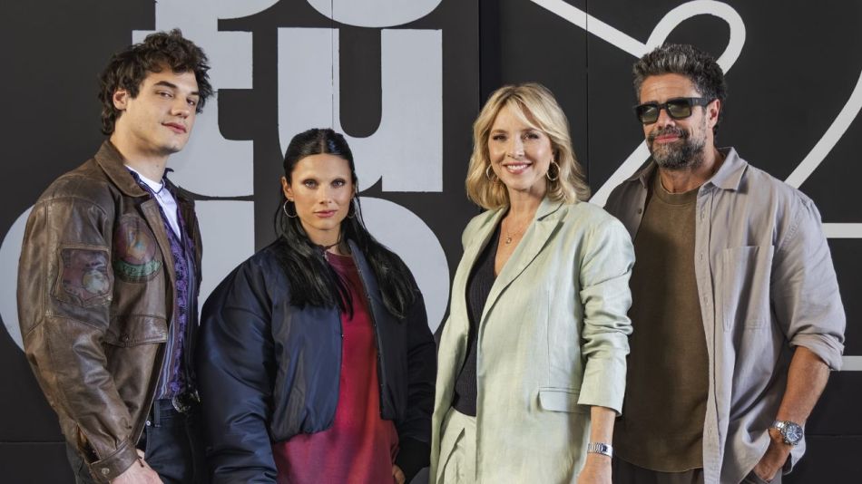 Jerónimo Bosia, Valentina Zenere, Carla Peterson y Luciano Castro