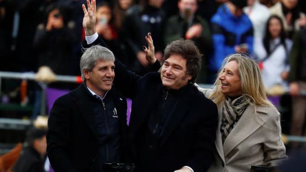 Javier Milei junto su hermana y Caputo en la rural