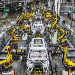 Imagen tomada con un dron de la producción automatizada en la Super Fábrica de Seres, en la Nueva Area de Liangjiang, en Chongqing, en el suroeste de China. | Foto:Xinhua/Wang Quanchao