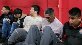 Ocho hombres fueron demorados este miércoles por la noche en medio de un allanamiento en Villa Zavaleta