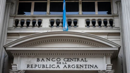 Feriado del 1 de mayo: qué pasará con los bancos y qué trámites se podrán hacer