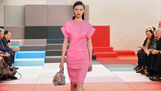 Fendi redefine la modernidad con una colección que equilibra funcionalidad y sofisticación