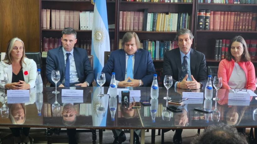 MIGUEL HUGO VACA NARVAJA. El juez federal confirmó el hallazgo de restos humanos en La Perla.