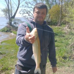 La veda que impide pescar pejerrey los días de semana y el clima le juegan una mala pesada al pescador deportivo.