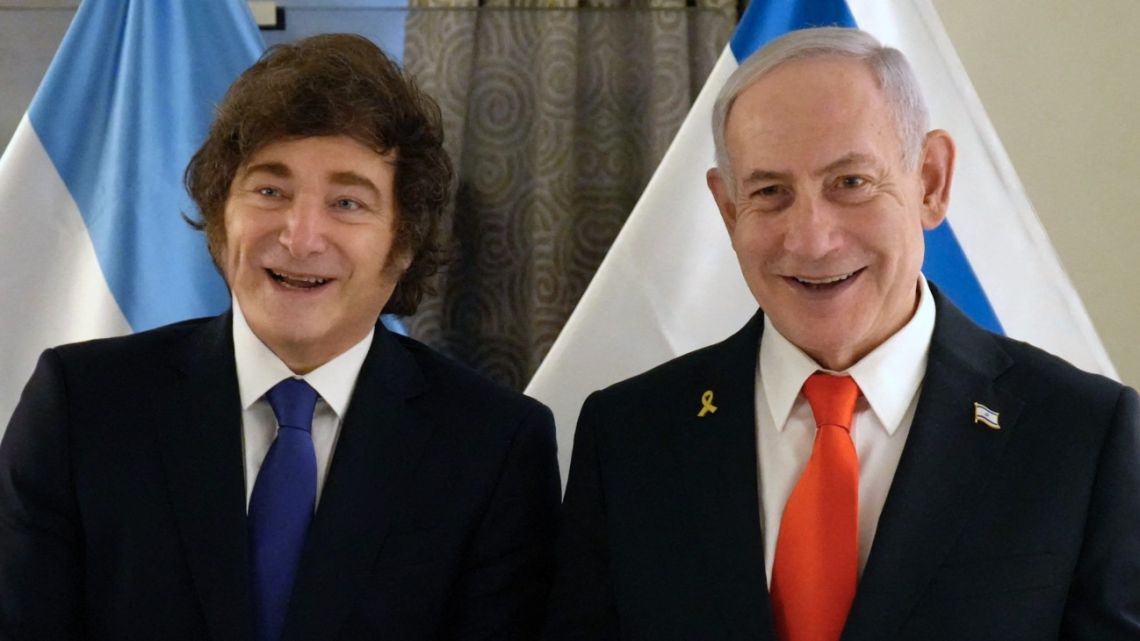 Handout picture released by Argentina's Presidency Press Office showing Argentina's President Javier Milei and Israel's Prime Minister Benjamin Netanyahu giving their thumbs up during a bilateral meeting in the sidelines of the UN General Assembly, in New York City, on September 25, 2025.