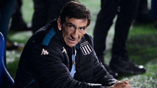 Racing perdió y el proyecto de Gustavo Costas queda en la cuerda floja