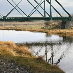 La pesca deportiva es una de las prácticas culturales más arraigadas en la provincia, y el Gobierno busca consolidar una política de conservación activa que equilibre desarrollo, control y acceso ciudadano a esta actividad. 