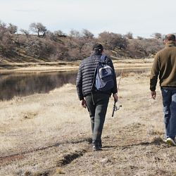 La pesca deportiva es una de las prácticas culturales más arraigadas en la provincia, y el Gobierno busca consolidar una política de conservación activa que equilibre desarrollo, control y acceso ciudadano a esta actividad. 